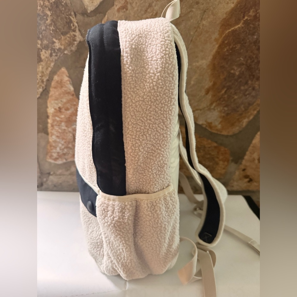 Columbia Fleece Cream and Black Backpack - Picture 10 of 15